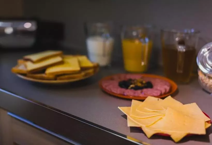 Hotel Rooms And Breakfast