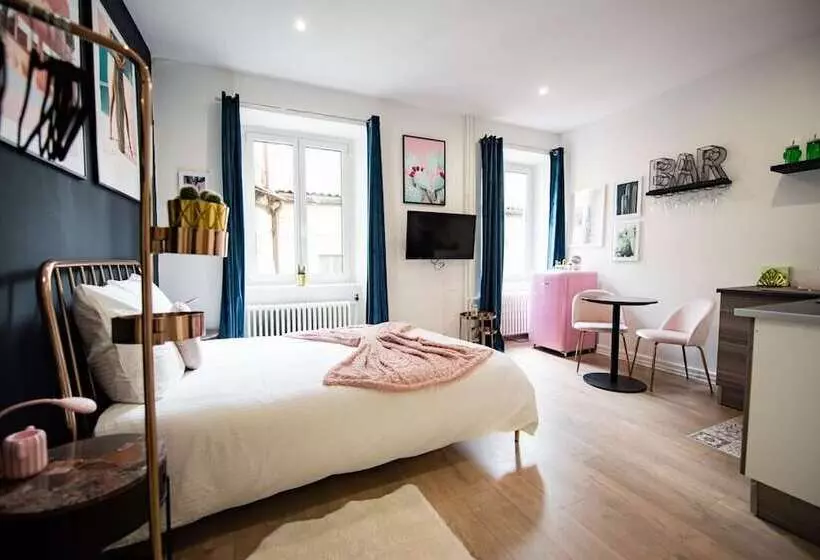 Théâtre Sinne Luxury Apartment