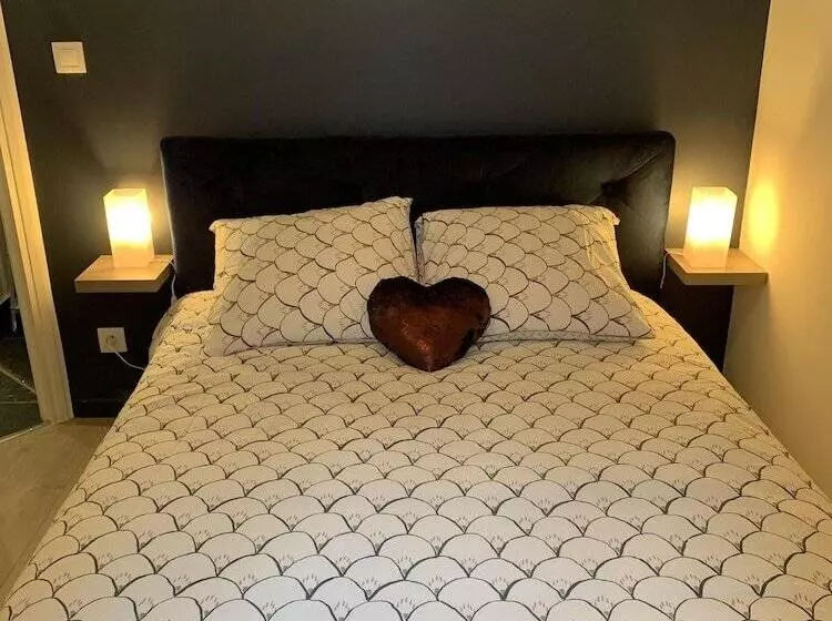 Théâtre Sinne Luxury Apartment