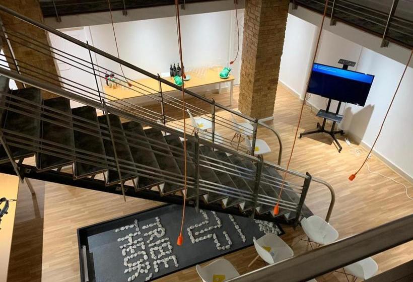 هاستل Draper Startup House For Entrepreneurs