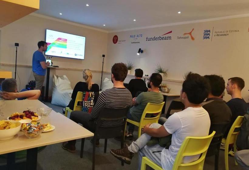 هاستل Draper Startup House For Entrepreneurs