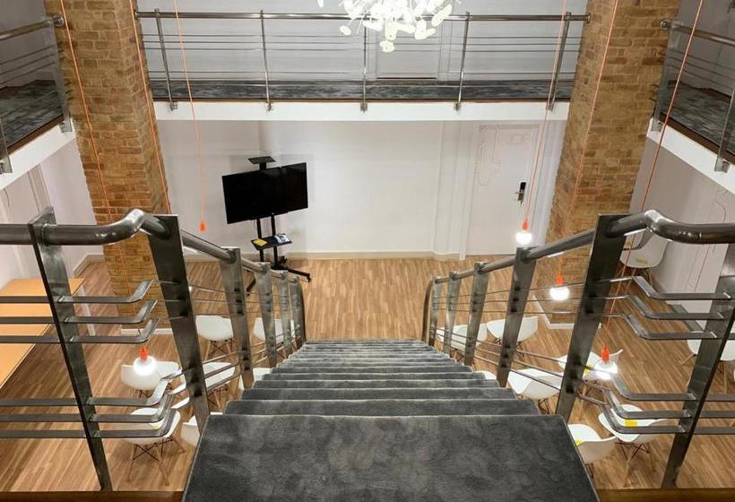 هاستل Draper Startup House For Entrepreneurs