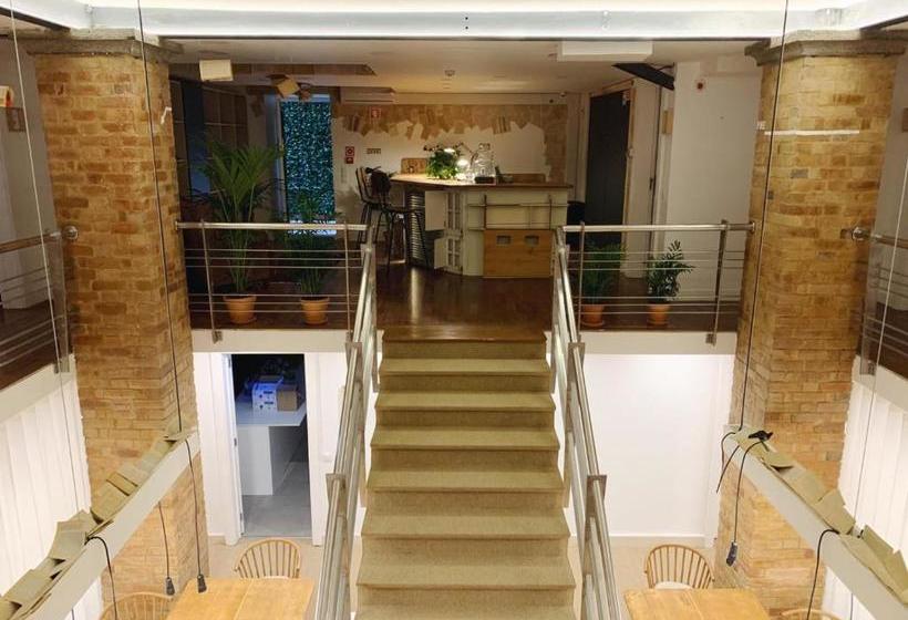 هاستل Draper Startup House For Entrepreneurs