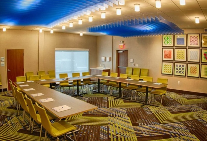 בית מלון כפרי Holiday Inn Express & Suites Detroit North Roseville, An Ihg