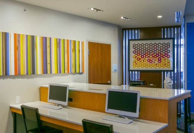 בית מלון כפרי Holiday Inn Express & Suites Detroit North Roseville, An Ihg