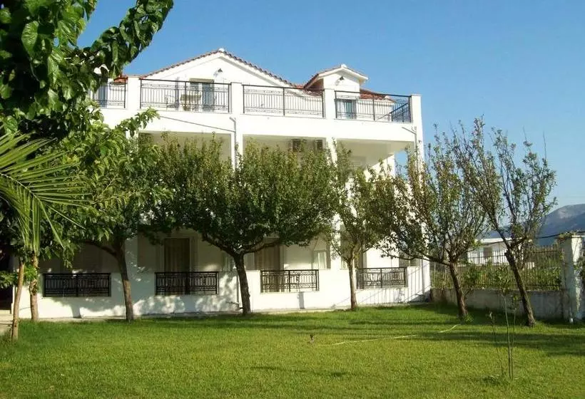 هتل Yiota Studios