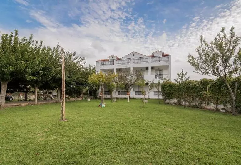 هتل Yiota Studios