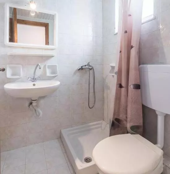 هتل Yiota Studios