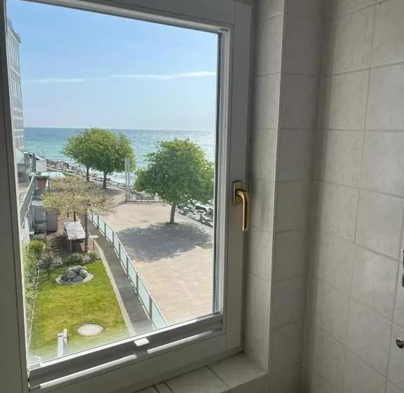 ホテル Fährblick   Pension Direkt Am Wasser