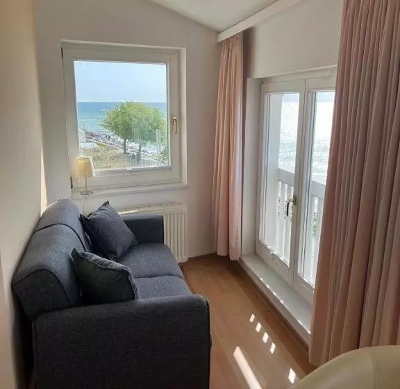 ホテル Fährblick   Pension Direkt Am Wasser