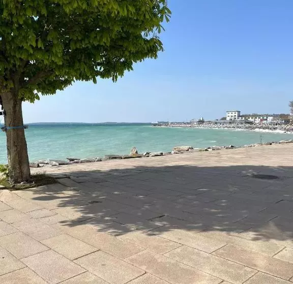 ホテル Fährblick   Pension Direkt Am Wasser