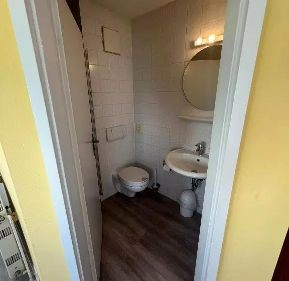 ホテル Fährblick   Pension Direkt Am Wasser