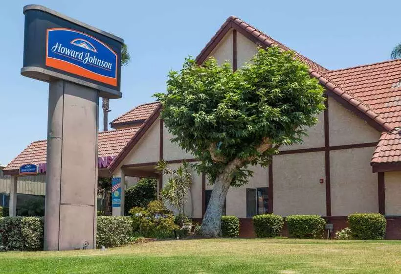 Отель Howard Johnson By Wyndham Norco