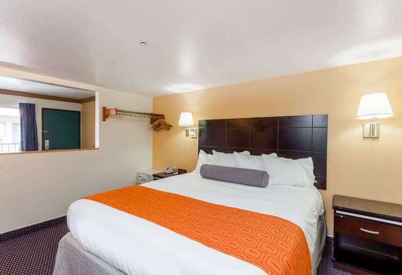 בית מלון כפרי Howard Johnson By Wyndham Norco