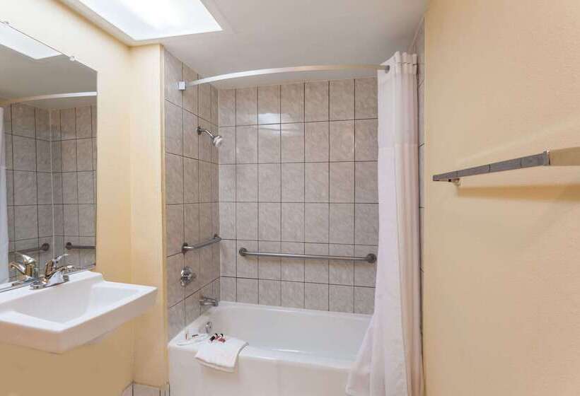 בית מלון כפרי Howard Johnson By Wyndham Norco