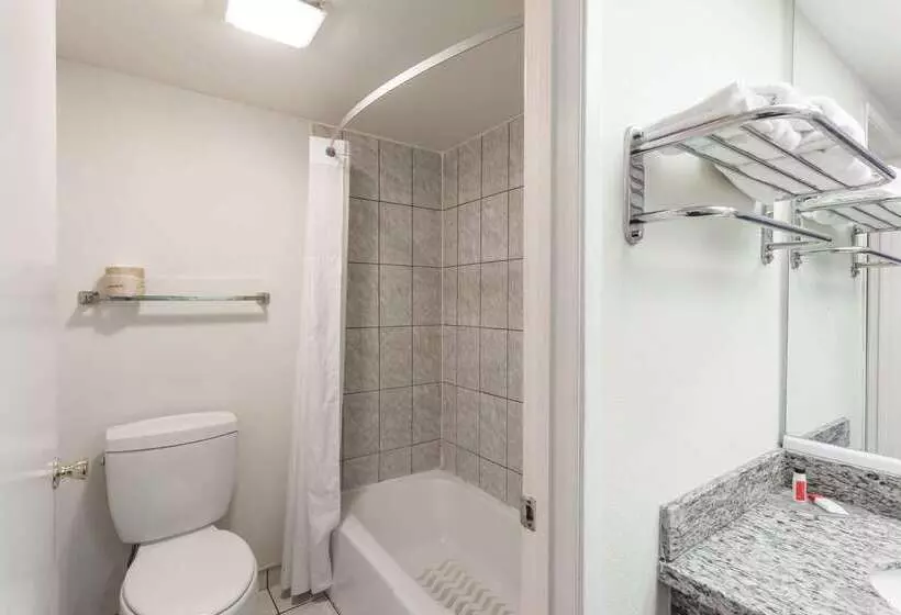 Отель Howard Johnson By Wyndham Norco