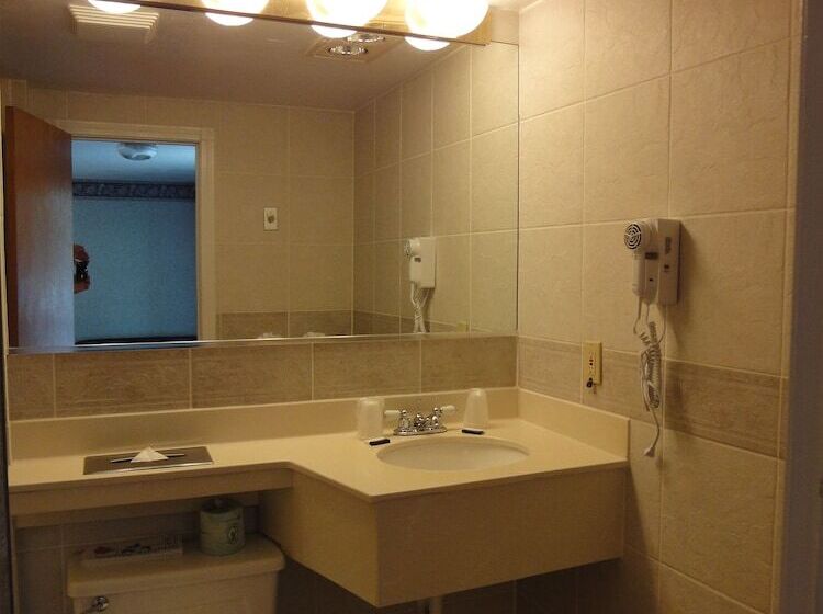 هتل Hyannis Travel Inn