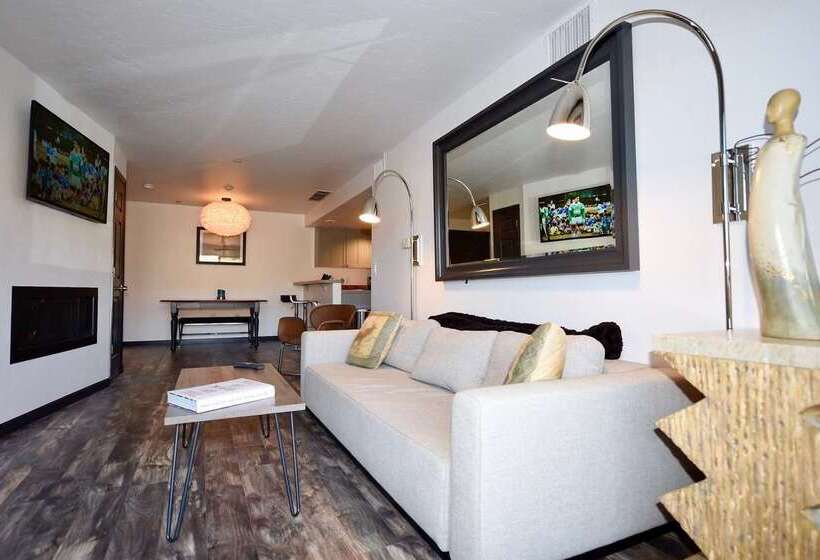 בית מלון כפרי The Inn At Riverwalk