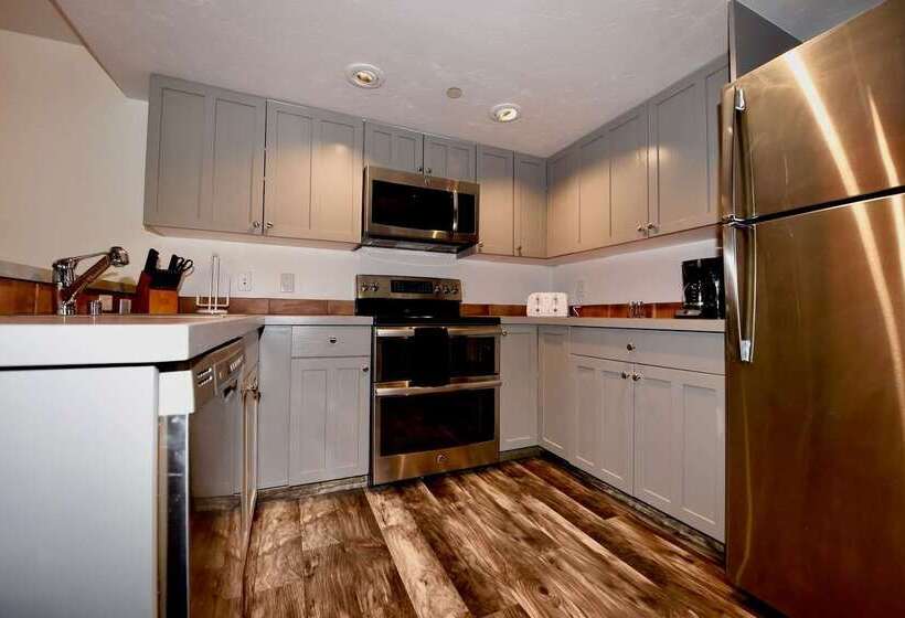 בית מלון כפרי The Inn At Riverwalk