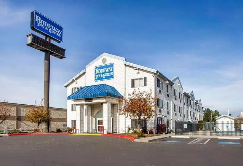 Мотель Rodeway Inn & Suites