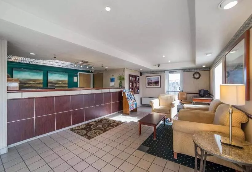 Мотель Rodeway Inn & Suites