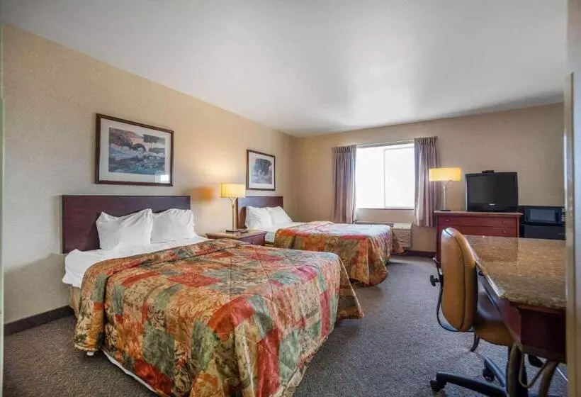 Мотель Rodeway Inn & Suites