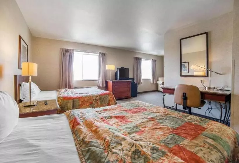 Мотель Rodeway Inn & Suites