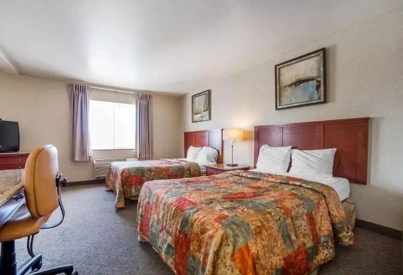 Мотель Rodeway Inn & Suites