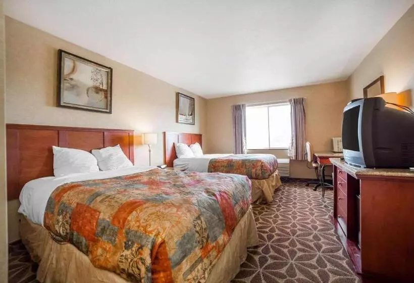 Мотель Rodeway Inn & Suites