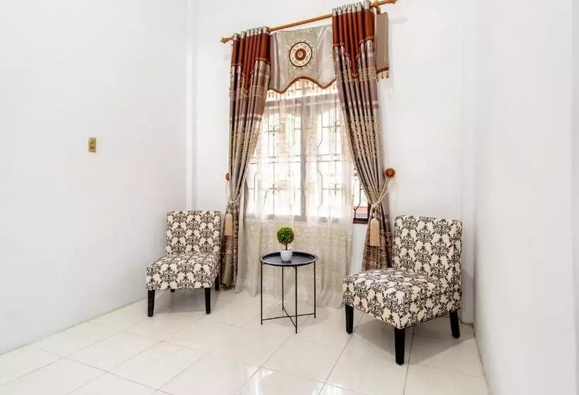 ホテル Koolkost Syariah 1000 House