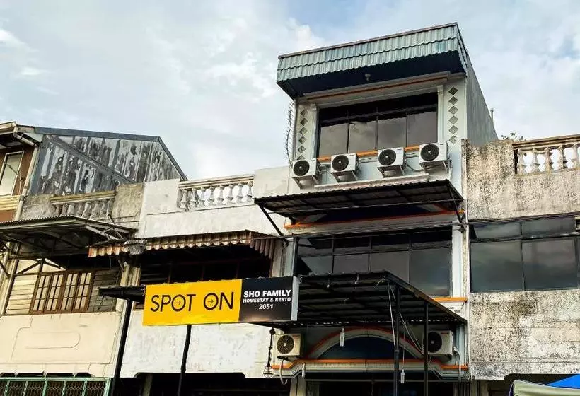 ホテル Spot On 2051 Sho Family Homestay And Resto