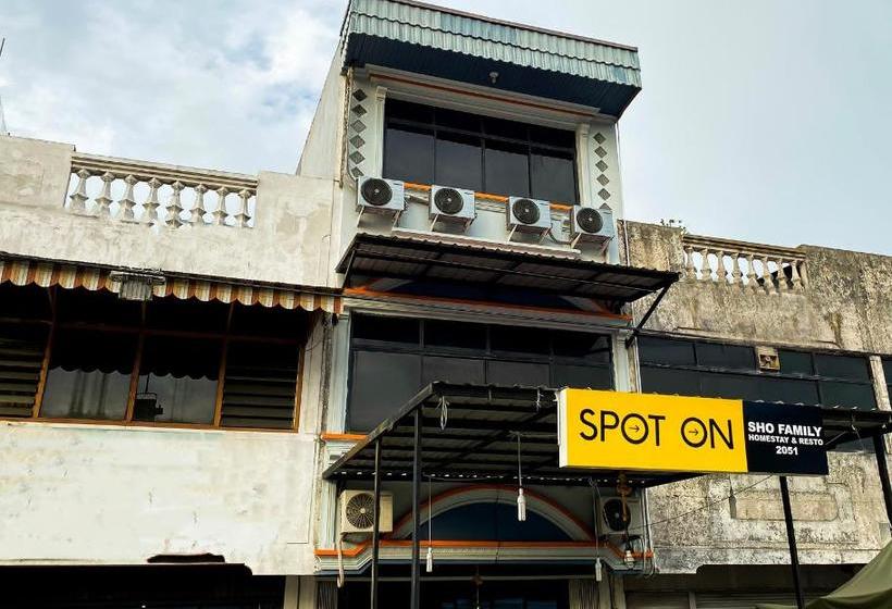 هتل Spot On 2051 Sho Family Homestay And Resto