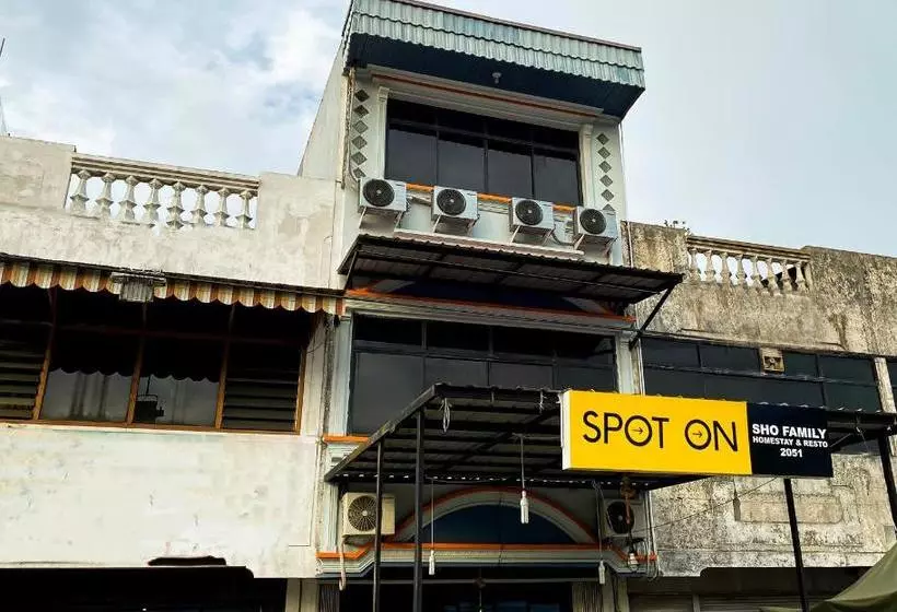 ホテル Spot On 2051 Sho Family Homestay And Resto