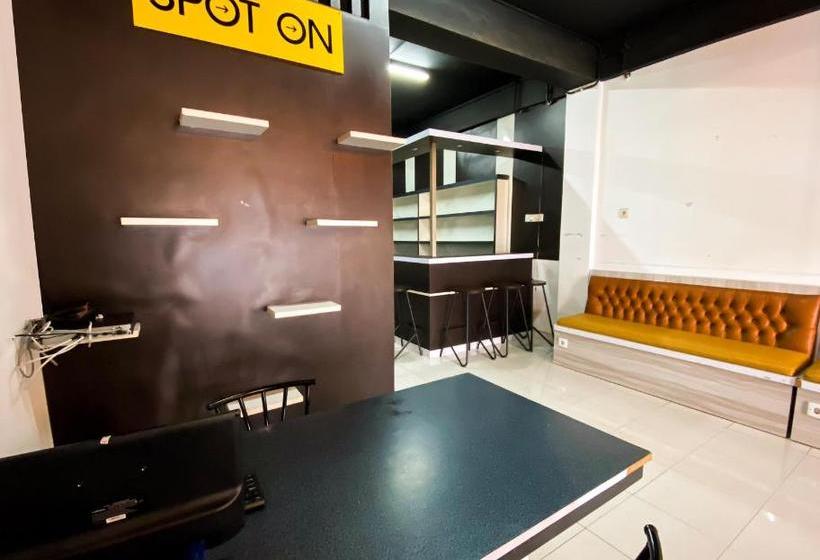 هتل Spot On 2051 Sho Family Homestay And Resto