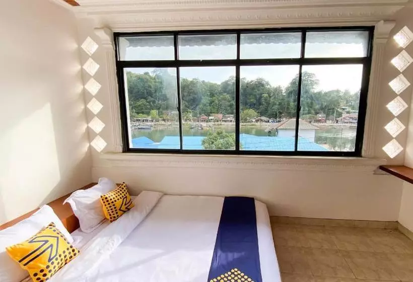 ホテル Spot On 2051 Sho Family Homestay And Resto