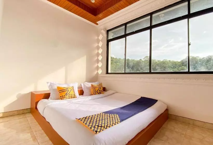 ホテル Spot On 2051 Sho Family Homestay And Resto