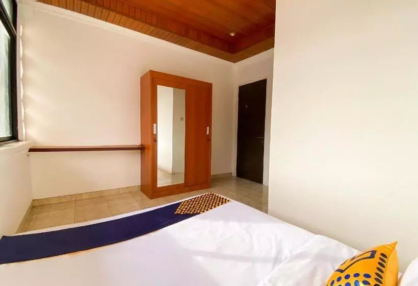 ホテル Spot On 2051 Sho Family Homestay And Resto
