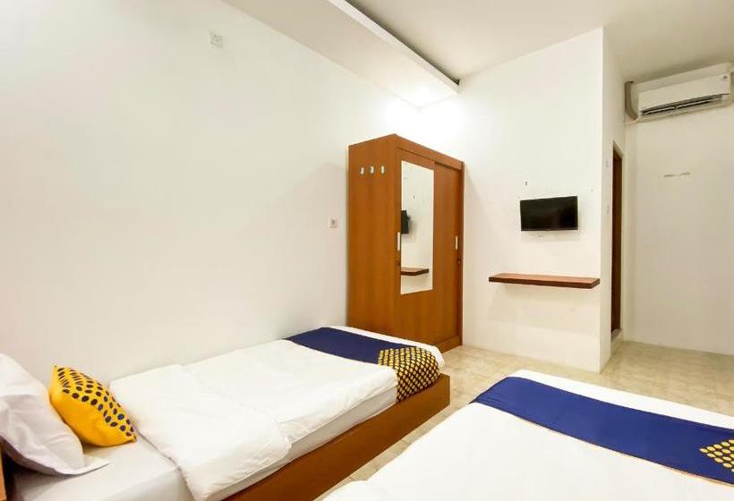 هتل Spot On 2051 Sho Family Homestay And Resto