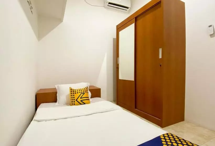 ホテル Spot On 2051 Sho Family Homestay And Resto