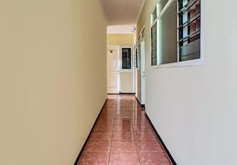 ホテル Spot On 1870 Graha Batu Mulia