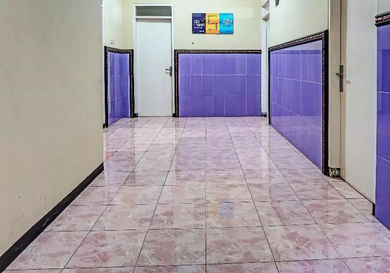 ホテル Spot On 1870 Graha Batu Mulia