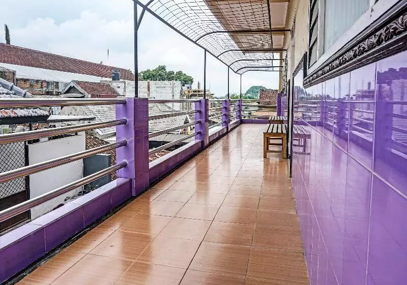 ホテル Spot On 1870 Graha Batu Mulia