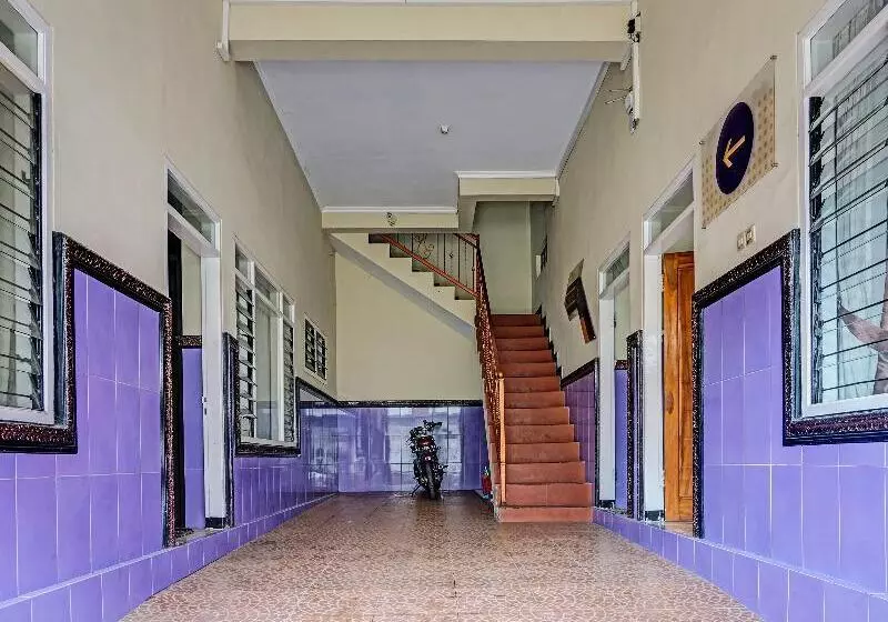ホテル Spot On 1870 Graha Batu Mulia