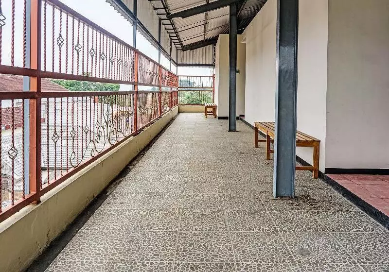 ホテル Spot On 1870 Graha Batu Mulia