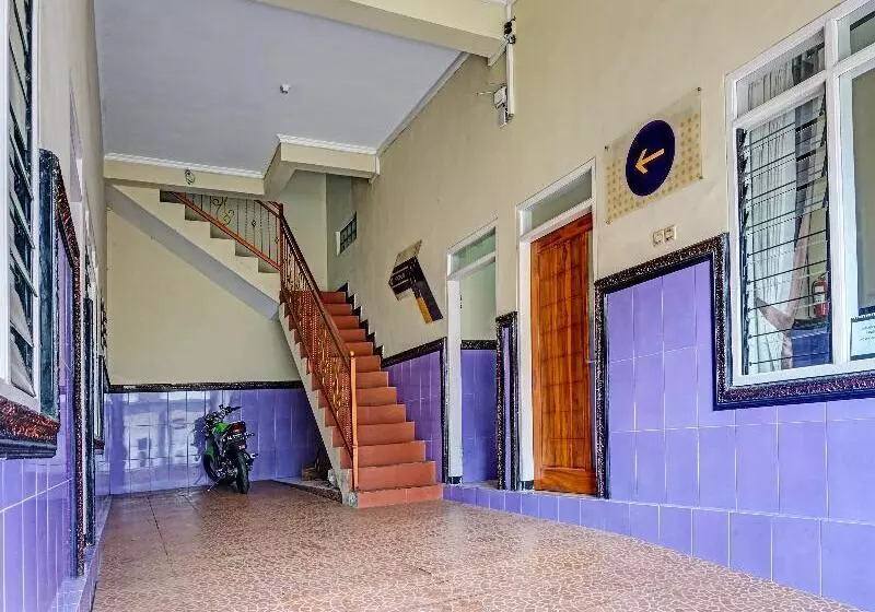 ホテル Spot On 1870 Graha Batu Mulia