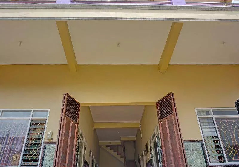 ホテル Spot On 1870 Graha Batu Mulia