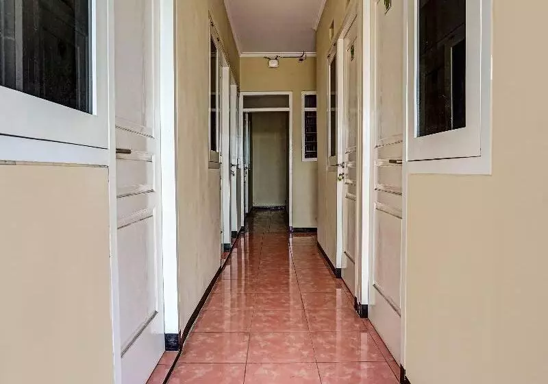 ホテル Spot On 1870 Graha Batu Mulia