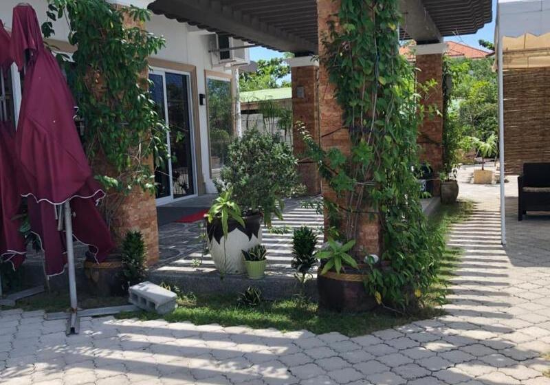 Em Royalle Hotel & Beach Resort