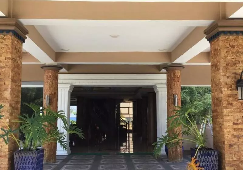 Em Royalle Hotel & Beach Resort