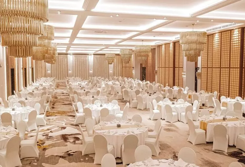 هتل Johari Rotana